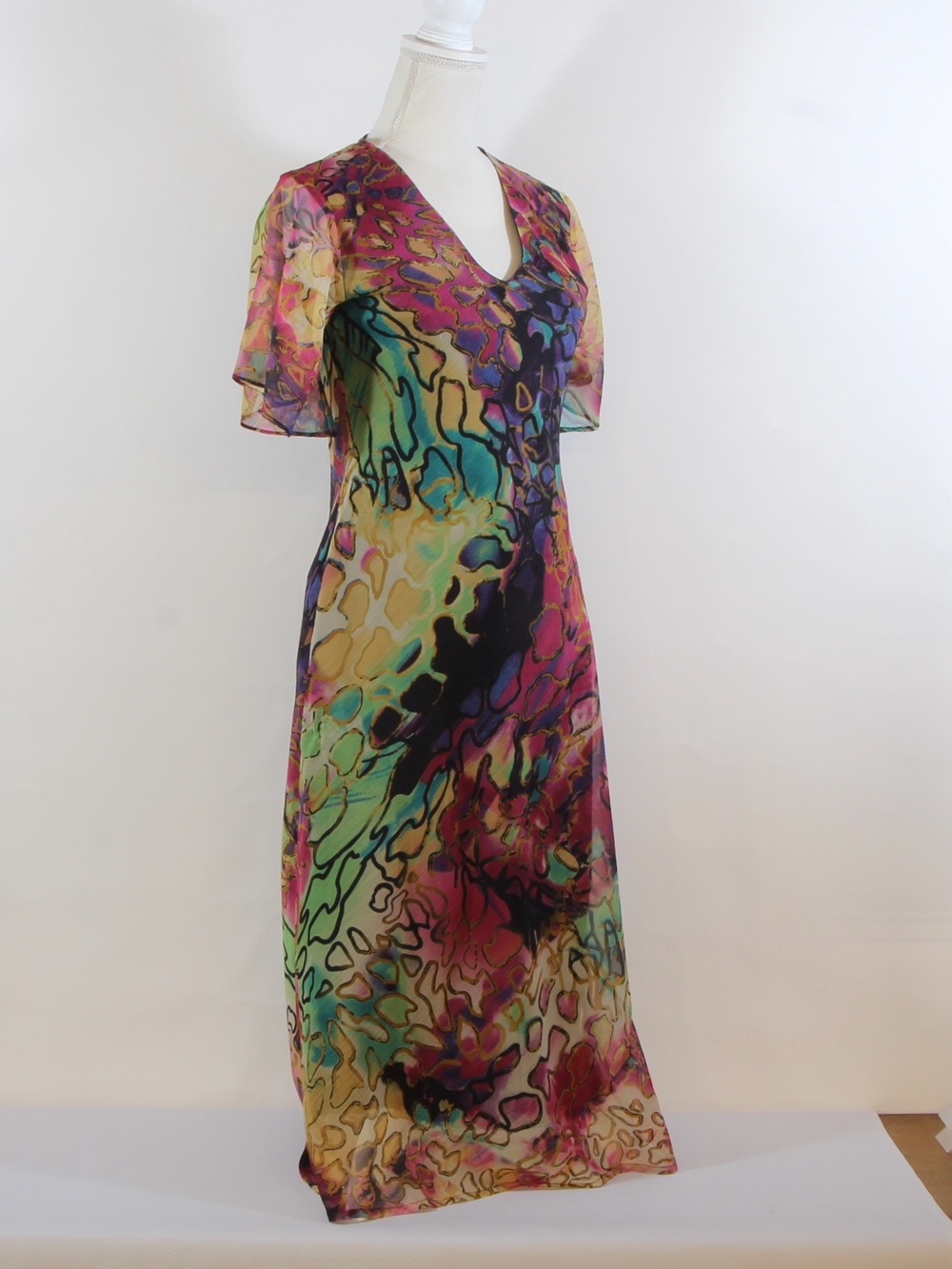 The Pyramid Collection Multicolor V-Neck Midi Dress - Picture 2 of 5